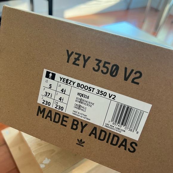 Adidas Yeezy Boost V2 - Size Us 5 (fits W6 - 6.5) - Picture 6 of 6